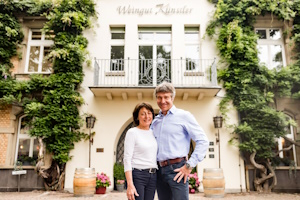 Rheingau Vinothekentour zu Künstler, Crass & Kaufmann – gemütlicher Ausklang bei Schweizer Käsefondue